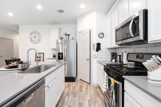 Building Photo - 7730 Robert Ln