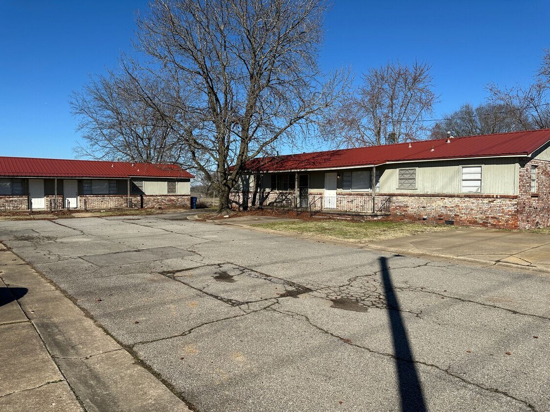 Primary Photo - 8022 Hwy 271