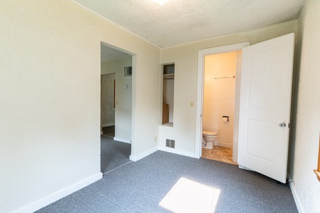Building Photo - 2818 Hanson St