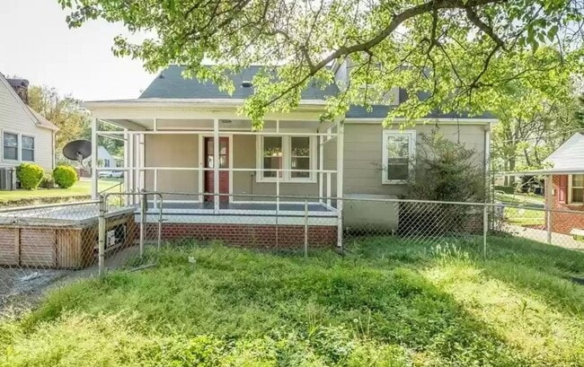 Building Photo - 3223 Anderson Dr