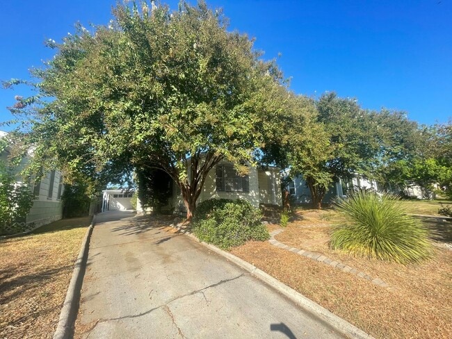 Building Photo - Alameda Estate Gem with Covered Parking & ...