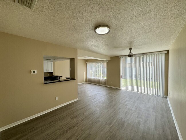 Building Photo - Fully renovated Townhome for Rent in Davenport, FL
