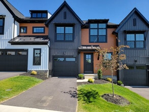 Building Photo - 2133 S Autumn Chase Dr