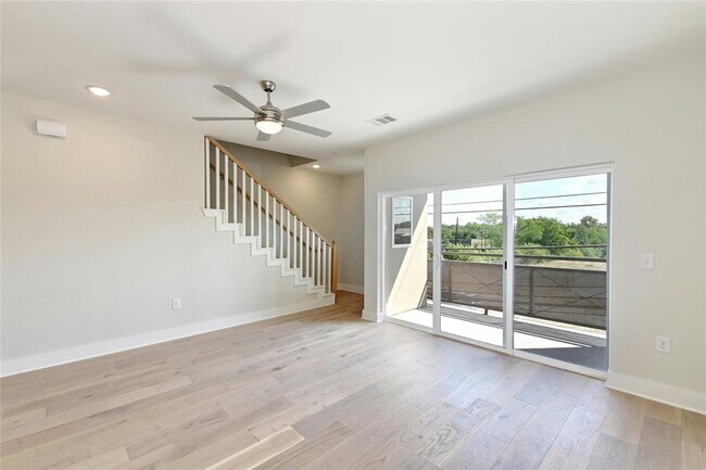 Foto del edificio - 2827 Manor Rd