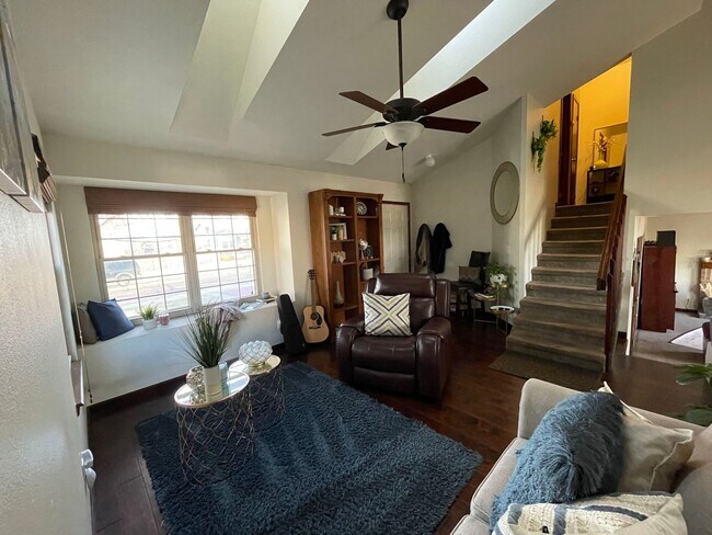 Building Photo - Charming, Well Maintained 3 Bedroom Home i...