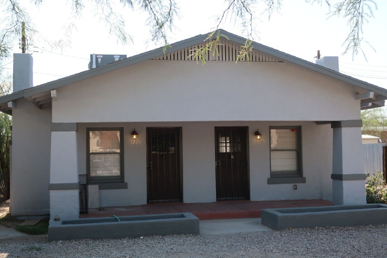Primary Photo - Fully Remodeled 1 Bedroom Duplex Apartment...
