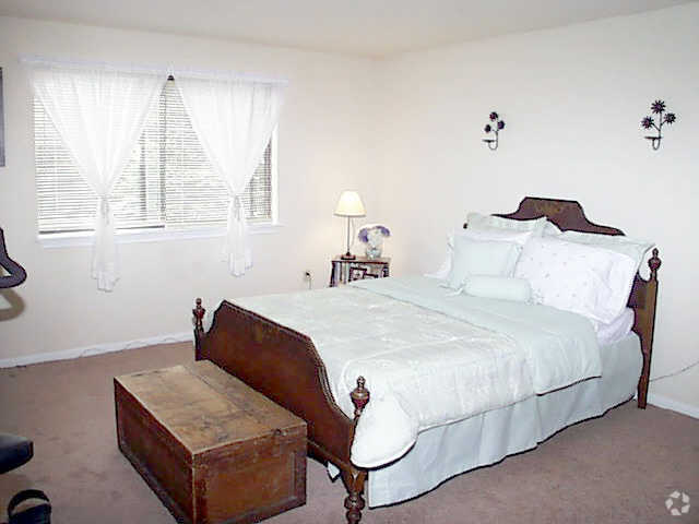 Bedroom - Sprucewood Apartments