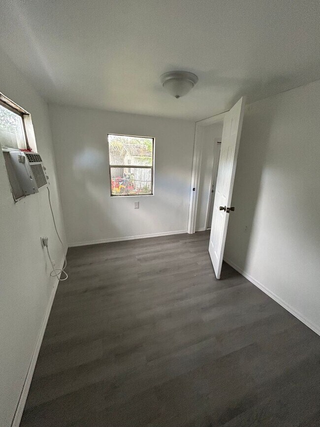 Foto del edificio - Two bedroom one bath - Lakeland