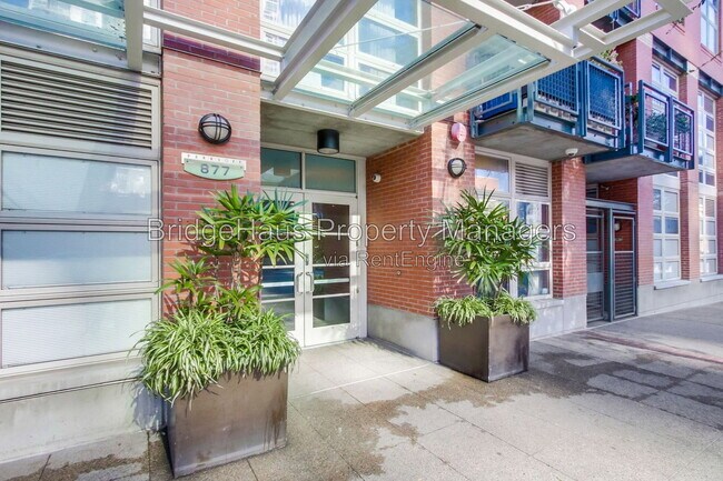 Foto del edificio - 877 Island Ave