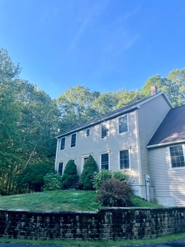 Foto del edificio - Sublet available now to May. Stunning 5 be...