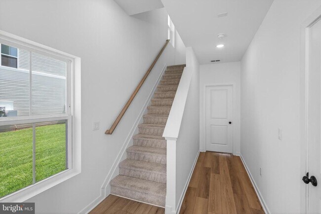 Foto del edificio - 73 Basswood St