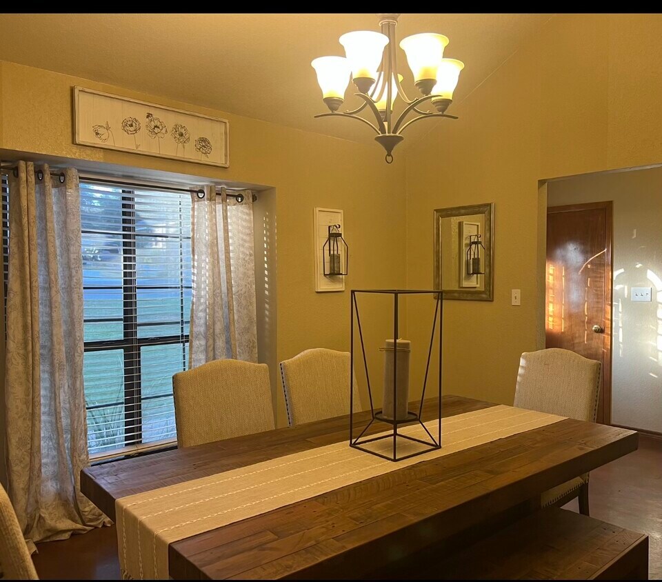 Foto principal - 420 E Tanglewood Dr