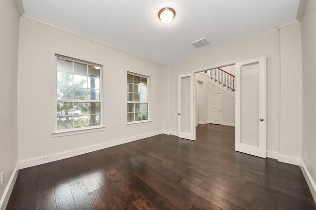 Building Photo - 9814 Carver Dr