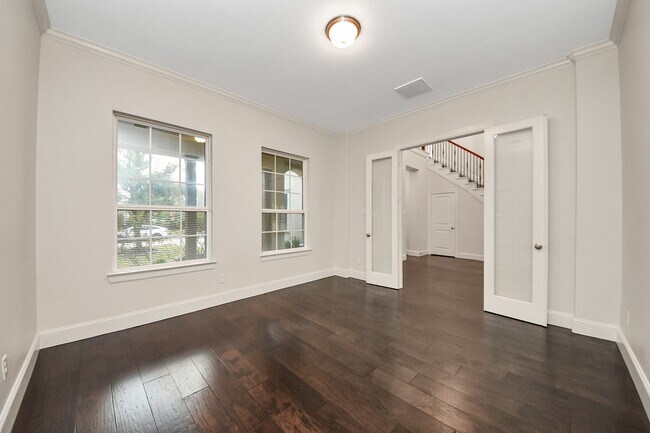 Foto del edificio - 9814 Carver Dr