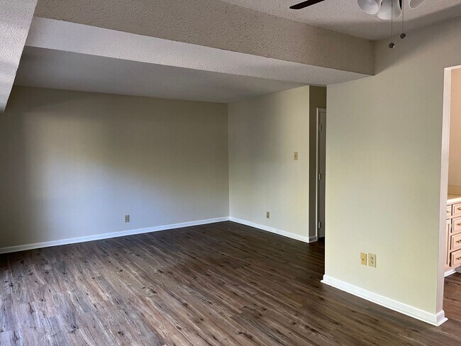 Foto del edificio - 2307 Colony Dr SW