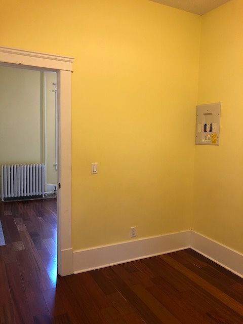 Photo du bâtiment - 1 Bed 1 Bath Basement Suite near 17th Ave ...