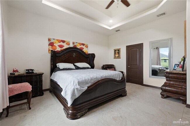 Foto del edificio - 12 Carlos Dr