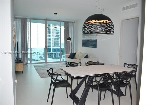 Building Photo - 17550 Collins Ave