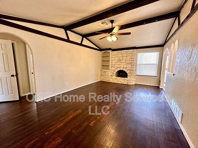 Building Photo - 401 S Bouziden Dr