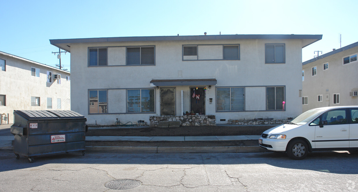 Building Photo - 512-516 E Hurst St