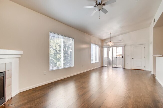 Foto del edificio - 3511 Desert Cliff St