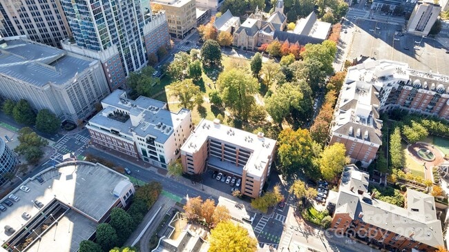 Foto del edificio - 224 N Poplar St