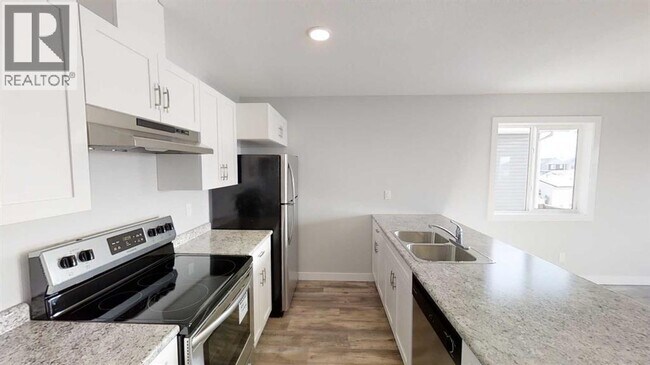 Photo du bâtiment - 9521-9113 113 Ave