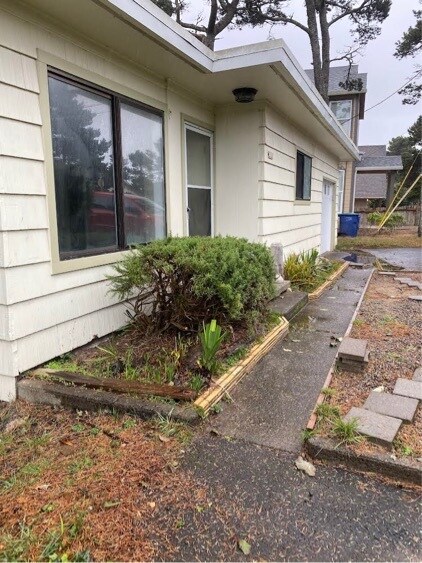 Primary Photo - 2320 NW Jetty Ave