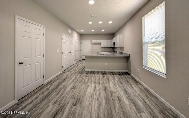 Foto del edificio - 2532 N Davis St