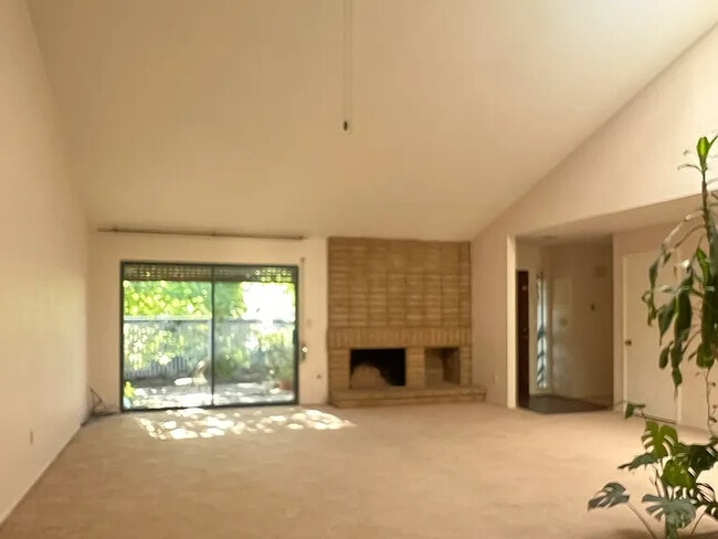 Building Photo - 1417 Lake Blvd