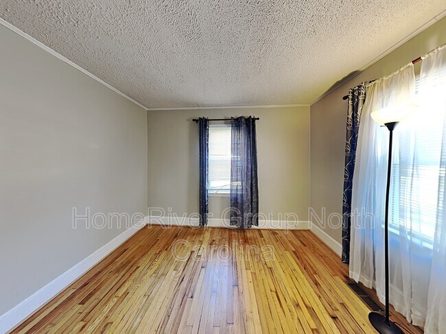 Building Photo - 4801 Wild Rose Ln