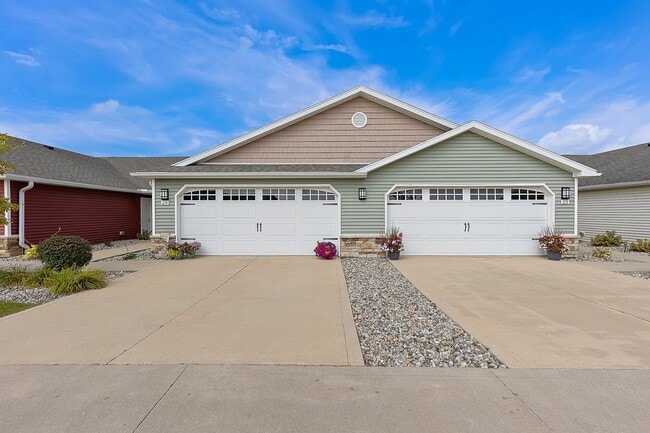 Building Photo - Redwood Perrysburg Woodmont Drive