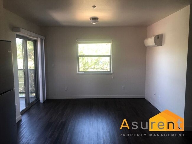 Building Photo - New Townhome close to downtown!