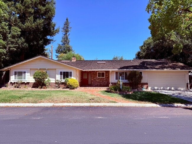 Building Photo - 1389 Chelsea Dr