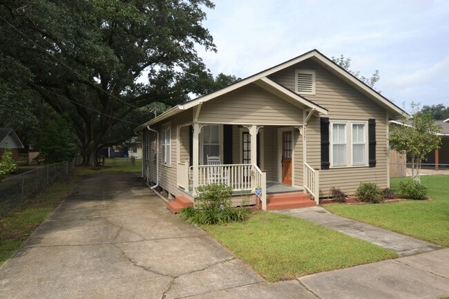 Photo - Location!  Location!  Adorable 2 bedroom, 1 bath home near Zachary High