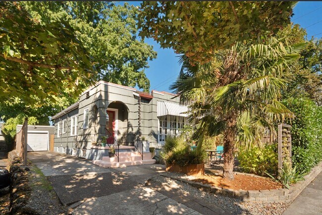 Building Photo - Rich Mediterranean Style Home - Separate Living Quarters 3 Bedrooms + office, 2 Kitchens - Walkth...