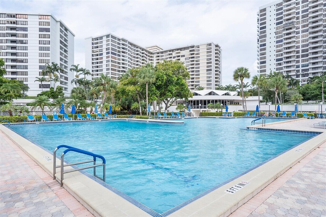 Foto principal - 600 Three Islands Boulevard
