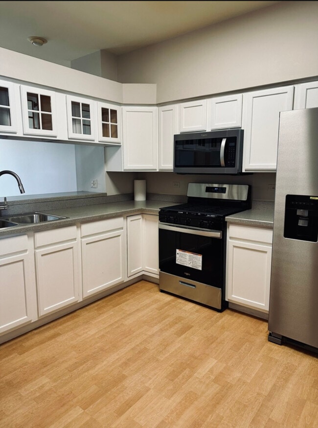 Foto del edificio - 709 Blossom Ct