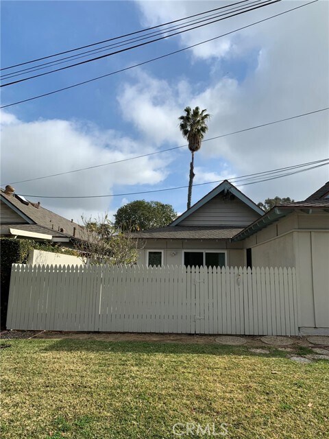 Building Photo - 3630 Country Club Dr