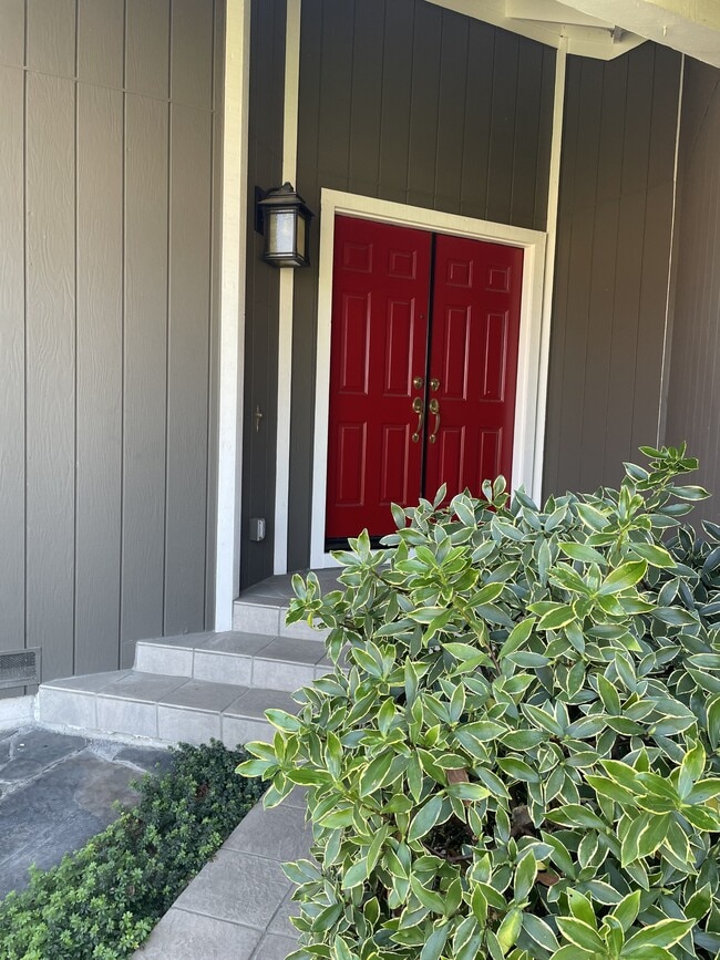 Building Photo - 7216 Roxanne Ln