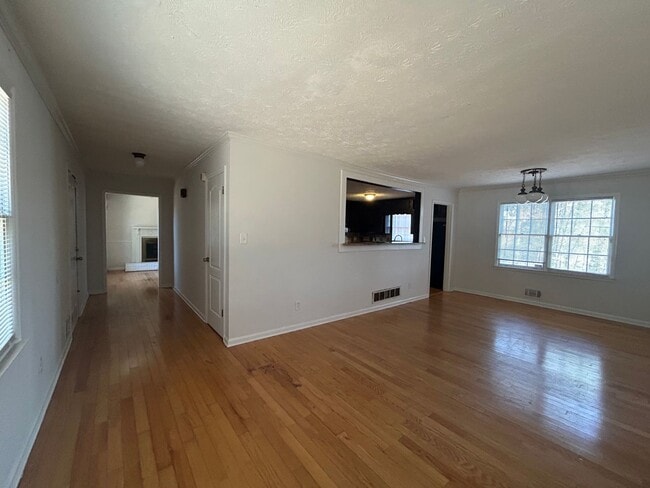 Foto del edificio - **PRICE IMPROVEMENT**737 Verde Dr - Availa...