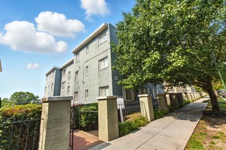 Building Photo - 709 Brandywine St SE