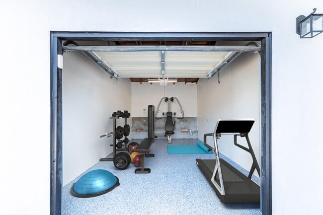 Building Photo - 1231 E Mason St