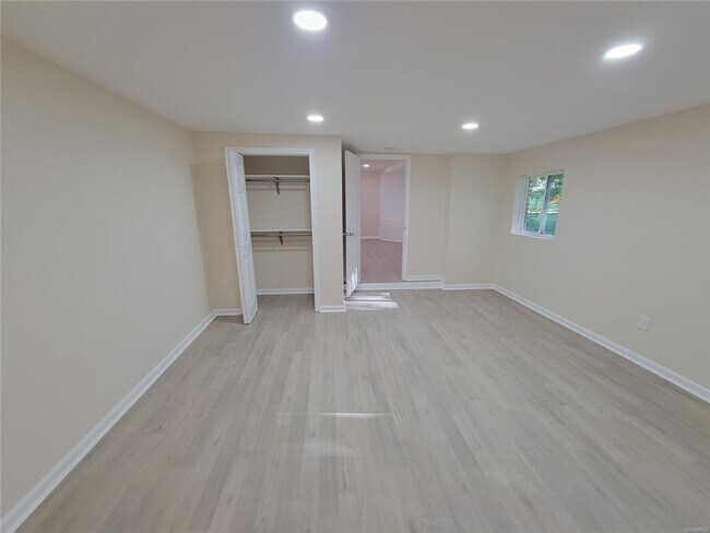 Foto del edificio - NEW Floors, Roof, Lights, Appliances, ect....