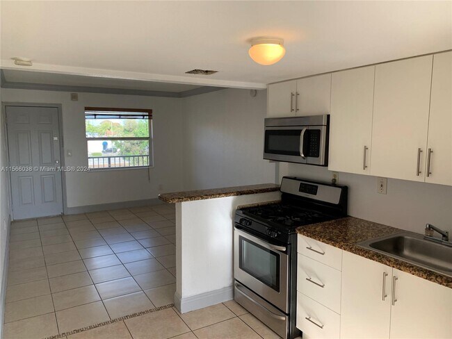 Building Photo - 241 S Royal Poinciana Blvd