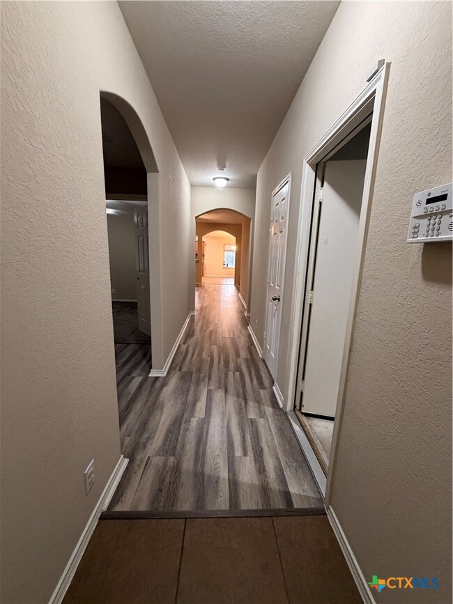 Building Photo - 647 Tom Kemp Dr