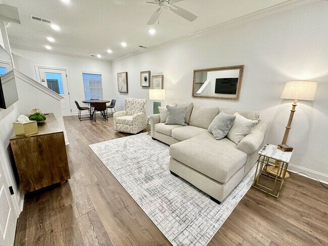 Foto del edificio - 605 Meadow Crest Cir