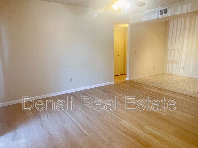 Building Photo - 3357 N Country Club Rd