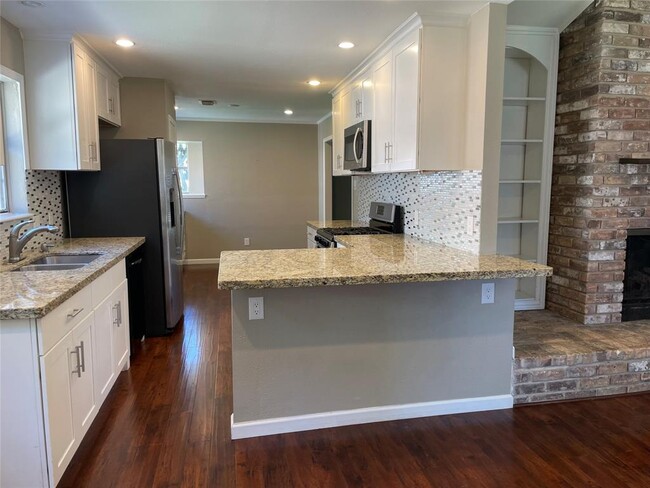 Building Photo - 919 Carlingford Ln