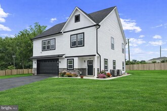 Building Photo - 8321 Maplewood Dr